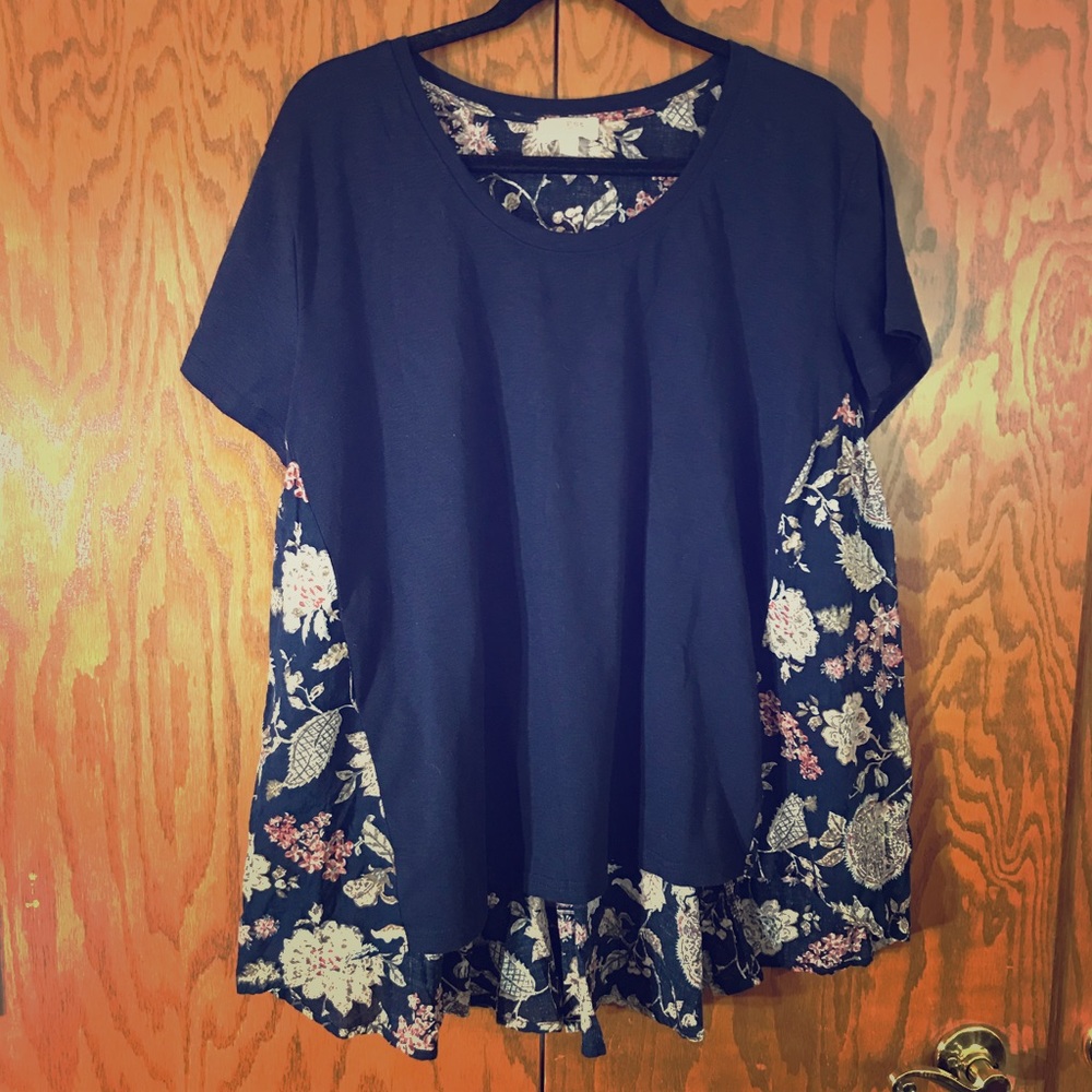 Umgee Navy floral blouse size M